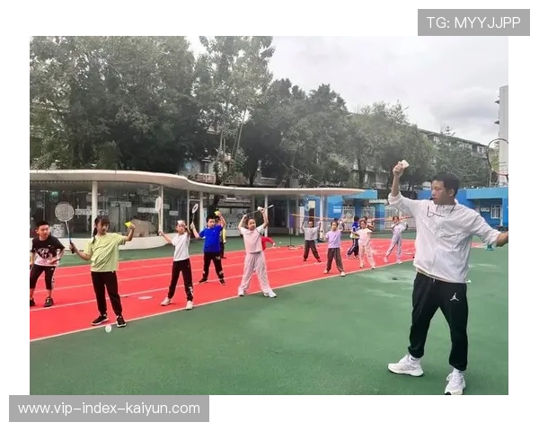 羽毛球训练营开展青少年体适能与柔韧性课程，羽毛球青少年教学体系